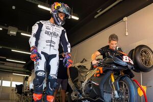 マルティン、復帰に向けて最終フェイズ。市販バイクでバルセロナ走行「4周走っただけで、レースした気分だよ！」