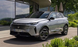 プジョーの電動SUV『E-3008』と『E-5008』に325馬力デュアルモーター仕様を追加