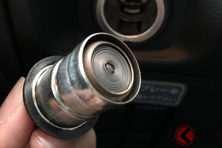 車のタバコ装備なぜ消えた 標準だったシガーライターや灰皿が無くなった訳とは くるまのニュース 自動車情報サイト 新車 中古車 Carview