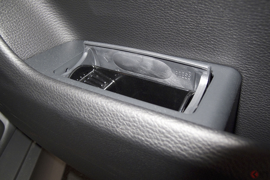 車のタバコ装備なぜ消えた 標準だったシガーライターや灰皿が無くなった訳とは くるまのニュース 自動車情報サイト 新車 中古車 Carview
