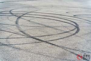 県警ブチギレ「サーキットでやれ！」 名古屋で「公道ドリフト」した2名を“逮捕”！ 「一発免取＆欠格2年」＋“懲役刑”に処せられることも？ 危ない“違法ドリフト”事例を公表 愛知