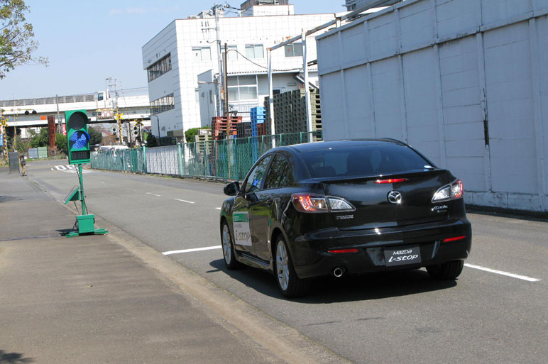 小型車向けのエコ技術マツダi-stopを体験！