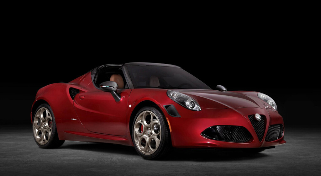 販売は33台！ 伝説の「33ストラダーレ」をイメージした特別な「アルファロメオ4Cスパイダー」が登場！