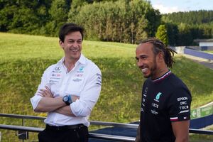 メルセデスF1代表、チーム離脱ハミルトンとは今も仲良し！「サーキットでは真剣勝負。でも長年の友人を失いたくないよ」
