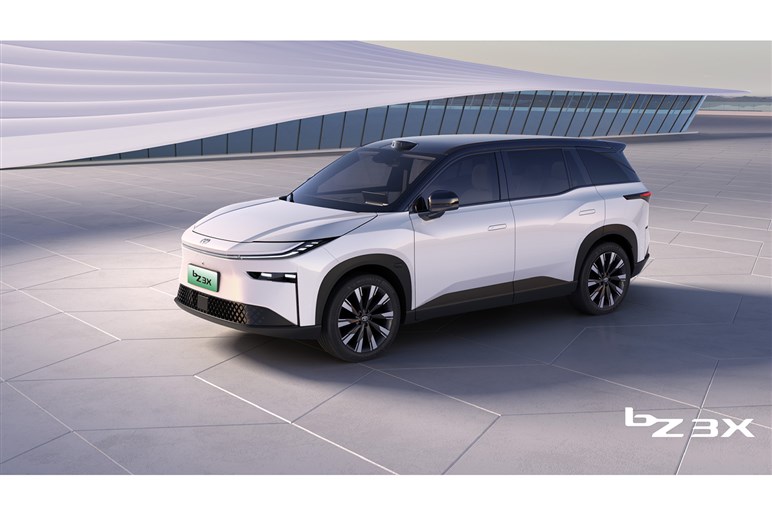 【1年以内に発売予定！】トヨタ新BEV「bZ3C」＆「bZ3X」を中国で世界初公開