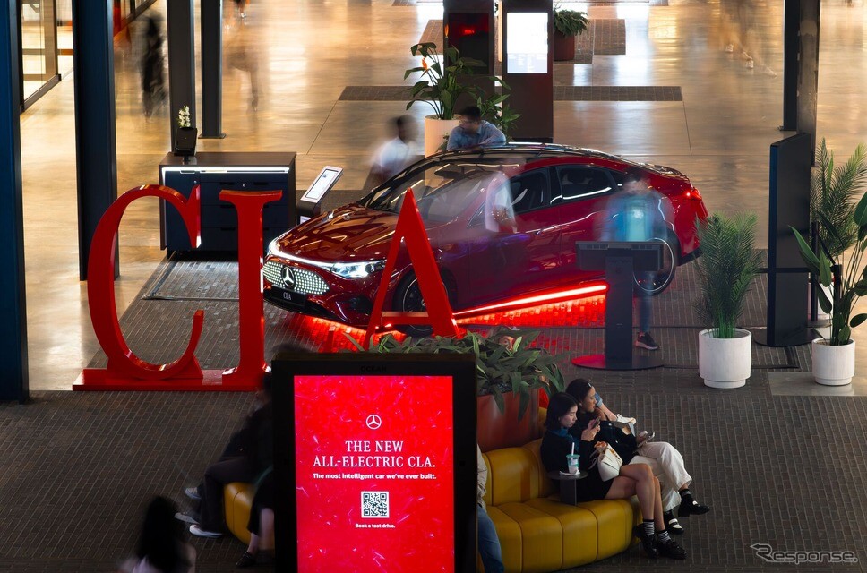 EVになったメルセデスベンツ『CLA』新型、英ロンドンのランドマーク「バタシー発電所」に登場
