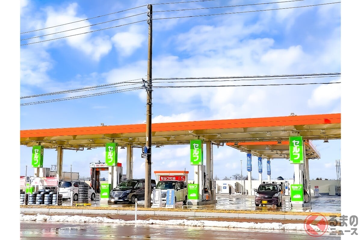 セルフ式ガソリンスタンドで「自分が給油したいレーン」ばかり混んでる。反対側からでも給油OK？ 実際どうなのか