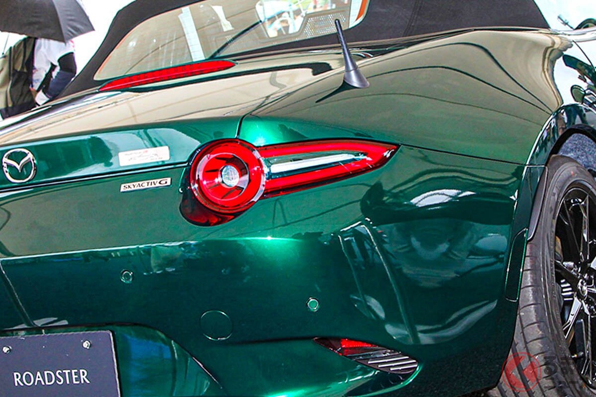 “緑”のマツダ「ロードスター」復活!? 「Vスペシャル」をオマージュの「リバイバルグリーン」！ 6速MT＆走行性能強化の「スペシャルモデル」登場