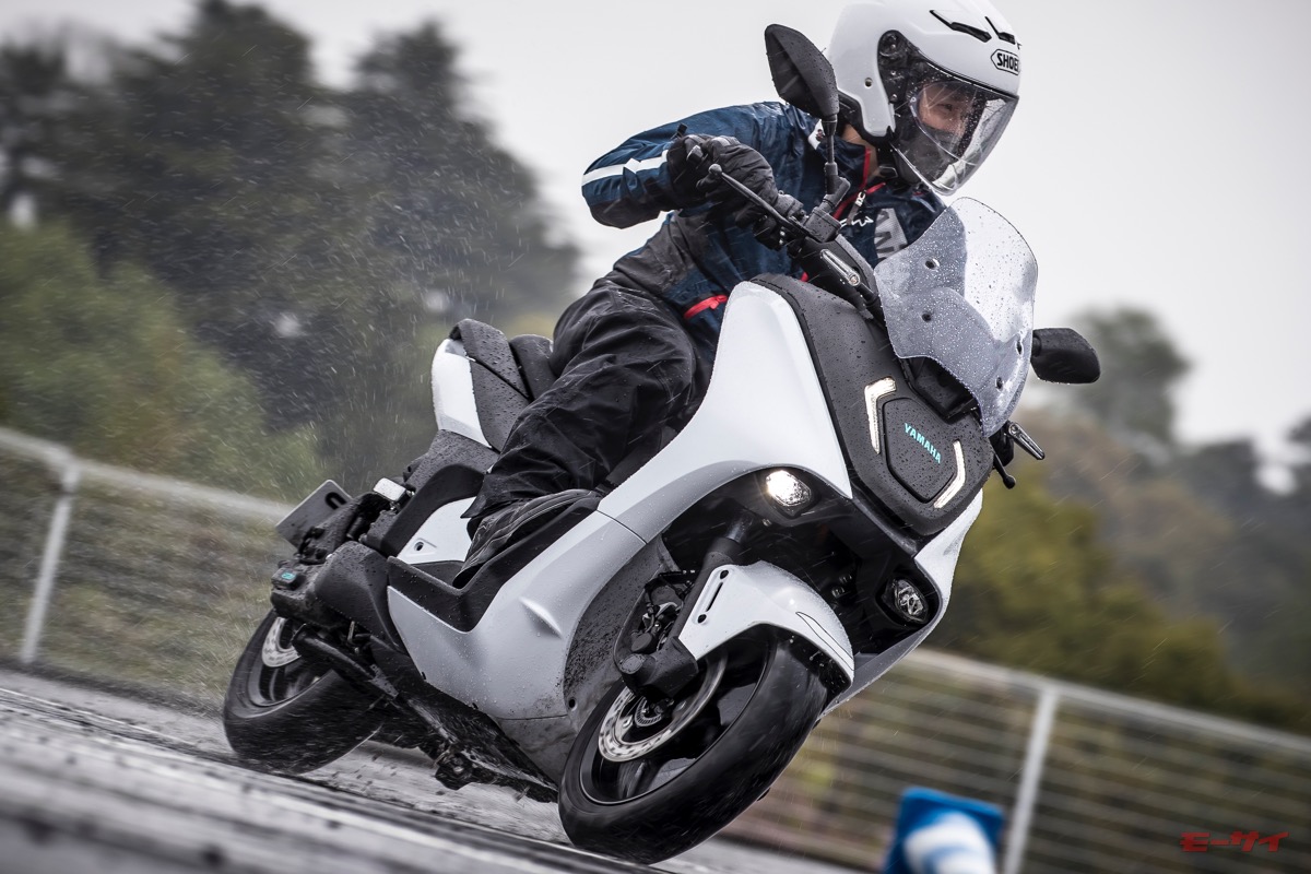 ヤマハ最新EV E01試乗「航続104kmで125ccスクーター同等の実用性」その走りと使い勝手を確かめる