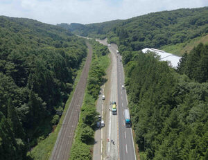 国道4号の「難所」ついに拡幅！ 「無理な追越し→正面衝突」抑制なるか 実は“鉄道ファン伝説の聖地”でもある!?