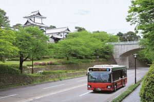 主要施設は“フリーパス！”でも移動は「このバスだけです」 高コスパで新感覚なJR西の「金沢tabiwaパス」
