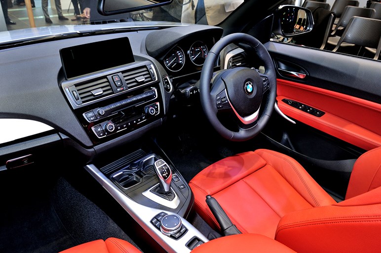 BMW 2シリーズにスタイル自慢のカブリオレが追加