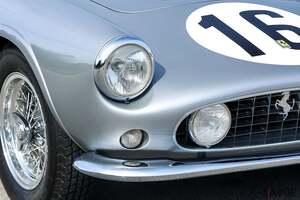 世界でたった8台の「250 GT LWBカリフォルニア・スパイダー・コンペティツィオーネ」がオークション登場 ル・マン出走の“超レアフェラーリ”が高額落札