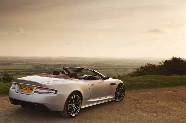 アストンDBS、待望の“ヴォランテ”に試乗！