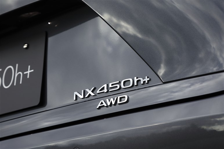 新型レクサス「NX」発表。何が変わった？　PHV、新開発ターボ、14インチディスプレイなど見どころ満載