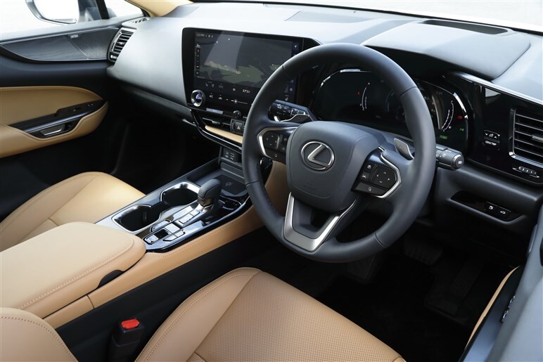 新型レクサス「NX」発表。何が変わった？　PHV、新開発ターボ、14インチディスプレイなど見どころ満載