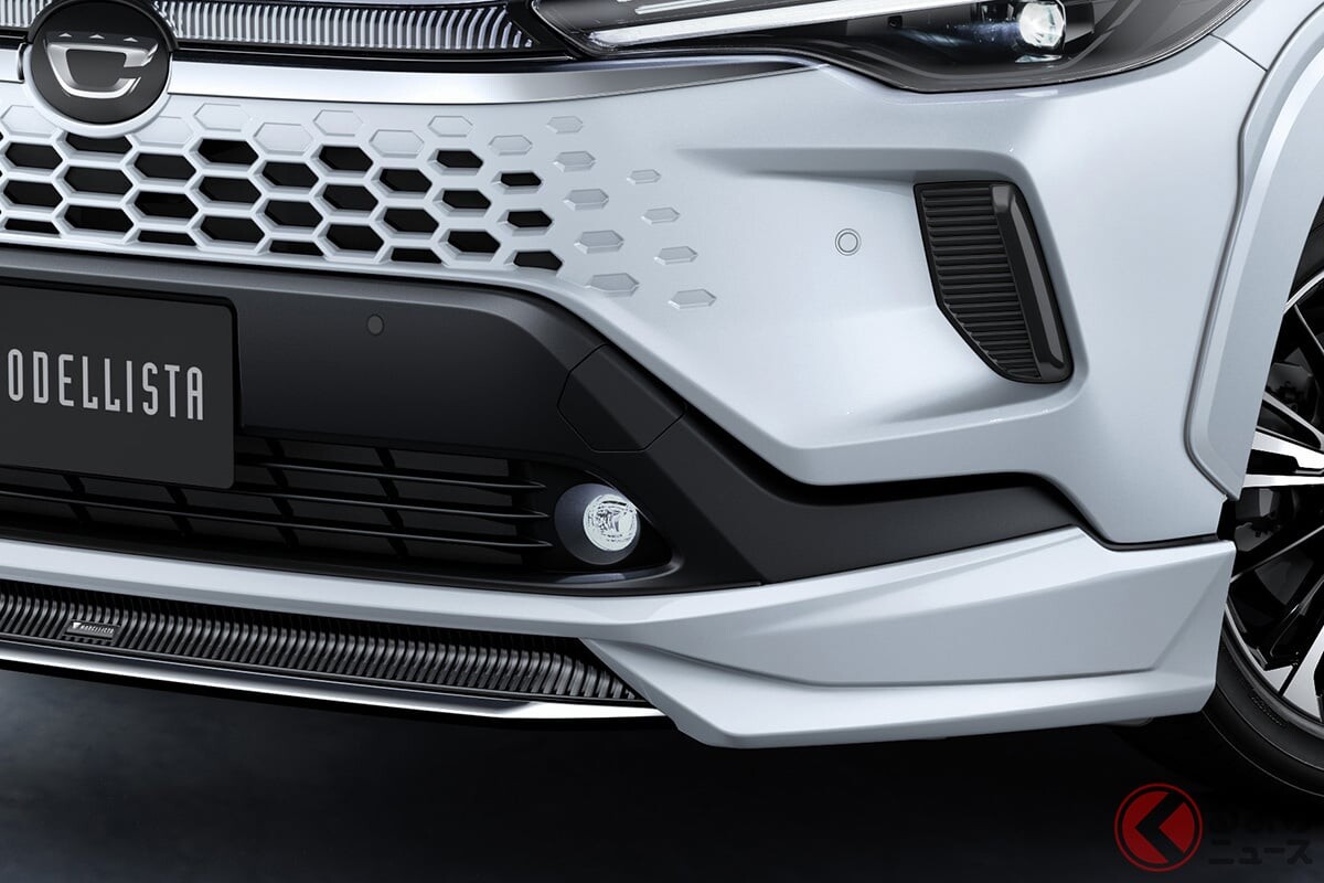 「めちゃスタイリッシュ！」 話題の「都会派SUV」が更に洗練!? トヨタ「カローラクロス」のカスタム仕様がスゴい！ 標準モデルとの違いは？