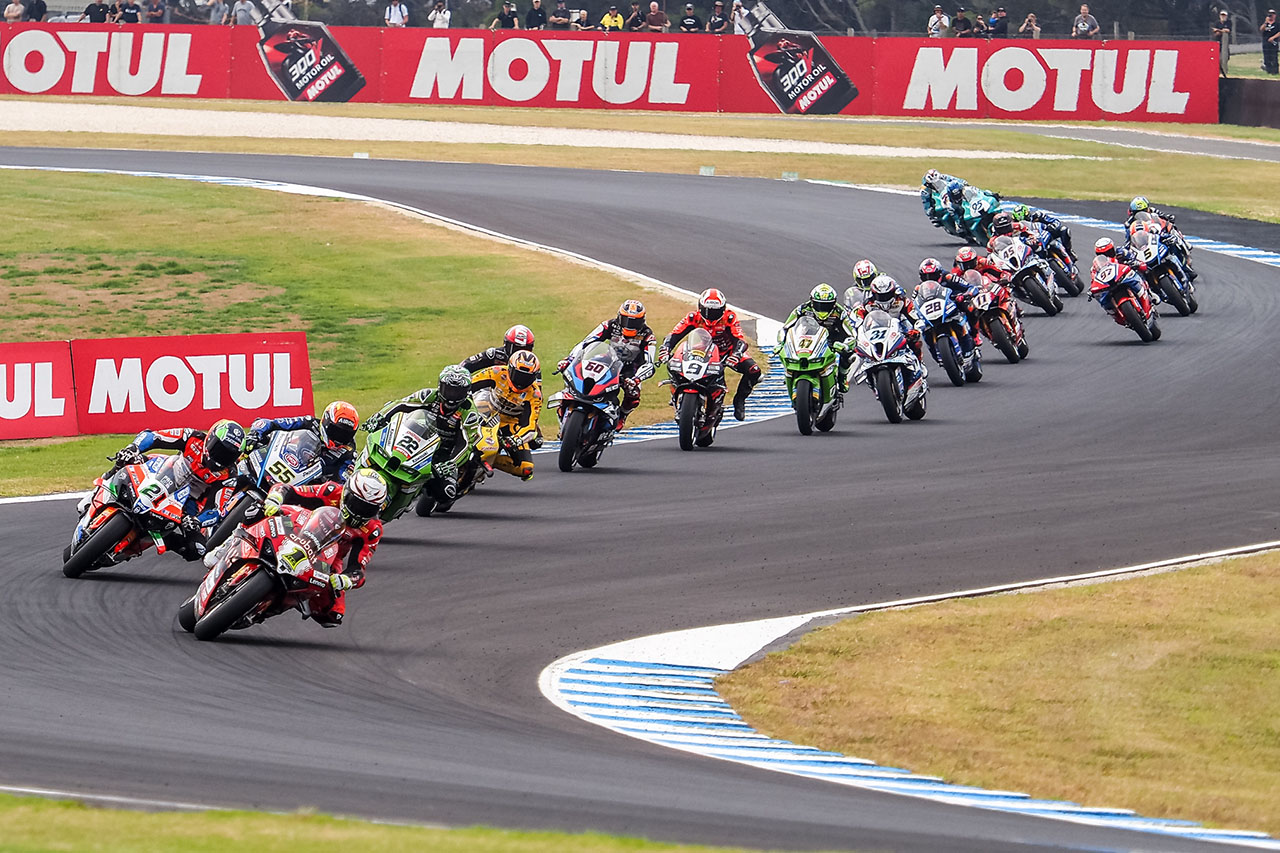 スーパーバイク世界選手権 25周年記念 写真集 「Superbike 25」 スーパーバイク世界選手権（SBK）2025年シーズンの勢力図を