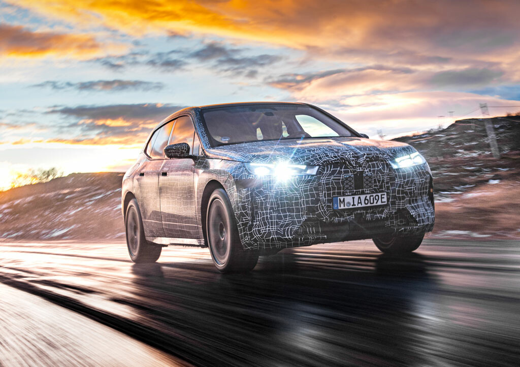 BMWの新EV「iX」が市販に向けて最終ウインターテストを実施中！