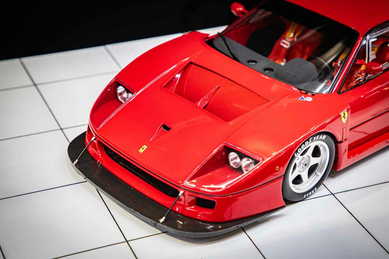 14万3000円のフェラーリ「F40」も登場！ 全日本模型ホビーショーの「京商ブース」がマニア過ぎて最高でした