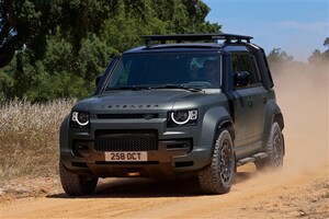 【エディションワンは2224万円】国内220台限定　4.4L V8搭載の最強「ディフェンダー オクタ」発表