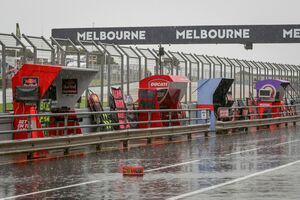 MotoGPオーストラリアGP、悪天候によってFP1はキャンセル。ライダー達は2時間近く待ちぼうけ