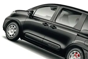 新車たった211万円！ トヨタ「“新”最安3列・7人乗りミニバン」が超スゴい！ 「両側スライド」「レーダークルーズ」も付いて“十分”です！ 「シエンタX」はまさに“賢者の選択”か