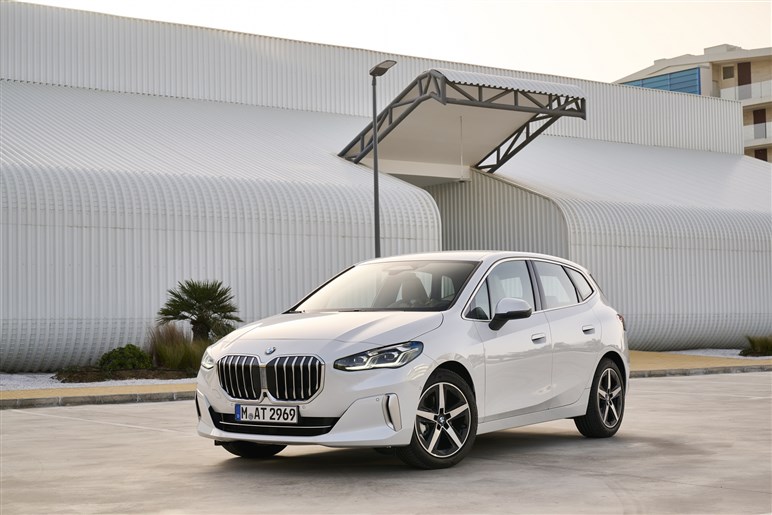 キドニー・グリルの存在感マシマシ！ BMW 新型 2シリーズ アクティブ ツアラー発売。価格は418万円から