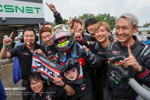 岩佐歩夢が待望のSF初優勝。SC2回、雨のSUGOは上位4台が5秒以内の大接戦に【第8戦決勝レポート】
