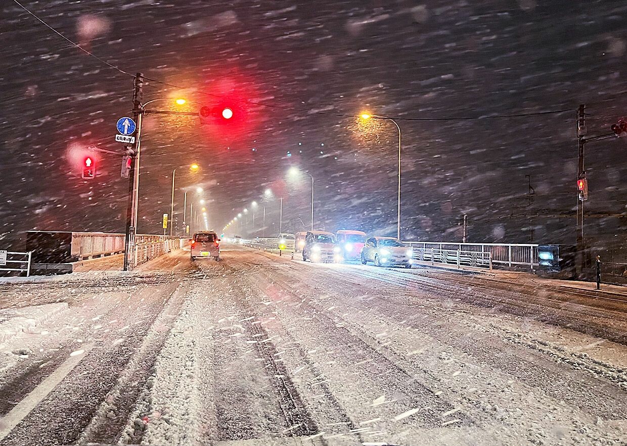 関東大雪、自動車メーカー各社が2/5から稼働を停止　従業員の安全確保や高速道路の通行止めで