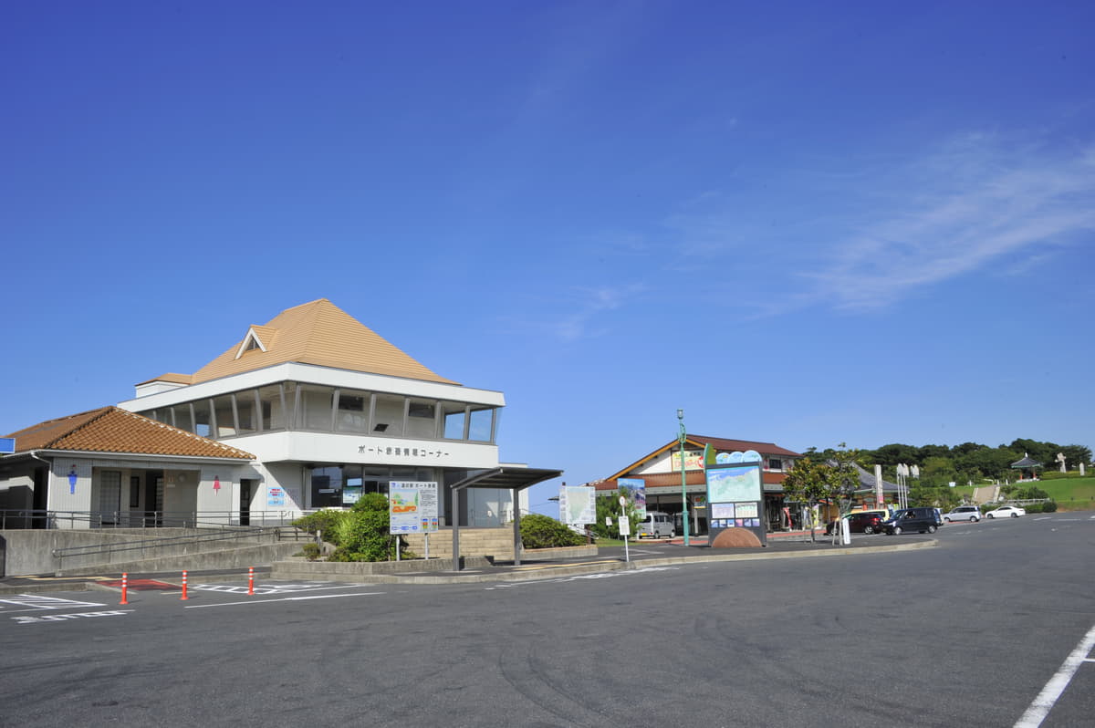 溜まった汚水を公衆トイレに捨てるのはNG!! キャンピングカーの排水事情とは