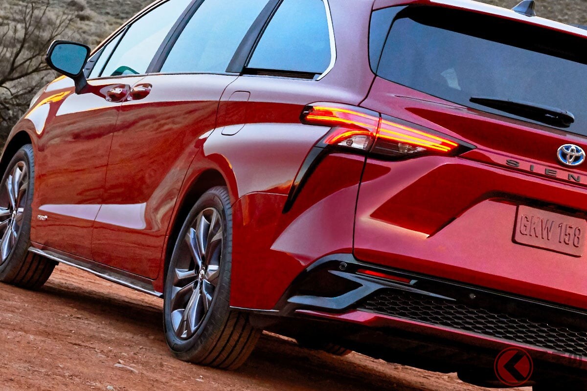 トヨタ「エスティマ」後継車の「大型3列ミニバン」がスゴイ！ 全長5m超えで「アルファード」より大きい“ビッグボディ”採用！ 「掃除機＆冷蔵庫」も搭載できる超豪華モデル「シエナ」米国モデルとは！