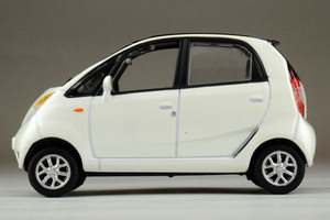 新車価格たった22万円！ 世界に衝撃を与えた「タタ・ナノ」が参考にしたのは日本の軽自動車「三菱i」だった!?