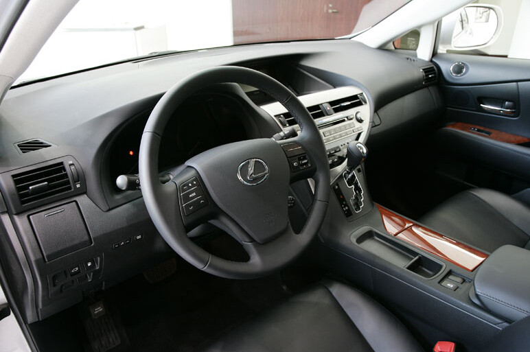 ハリアー改め、新型レクサスRXデビュー迫る！