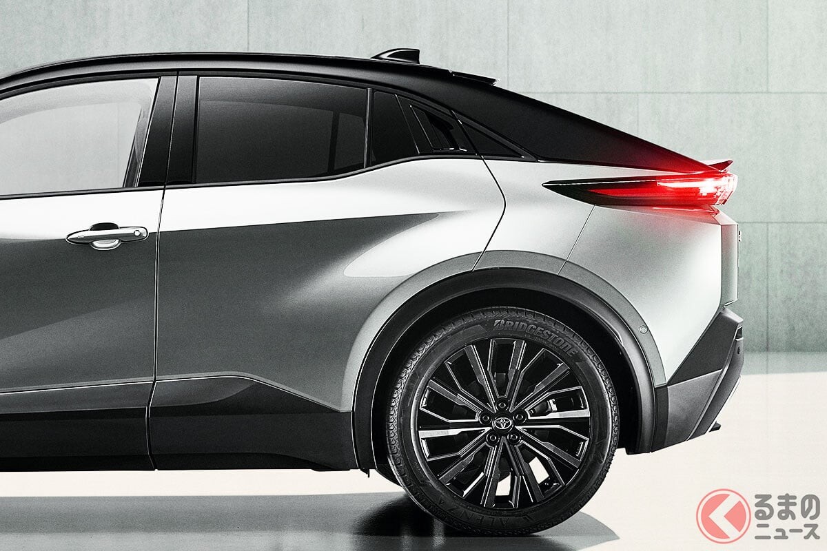 【欧州】トヨタ「新型C-HR」登場に反響多数！ 全長4.5mの「クーペSUV」ボディに「初代より広そう」「復活希望！」の声も！ 静音マシン「プラス」に寄せられた“熱視線”とは