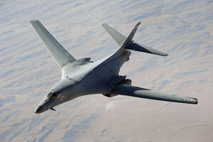 「超音速の巨大爆撃機」B-1「ランサー」配備から40周年を迎える 核攻撃前提だったのに途中で役割転換