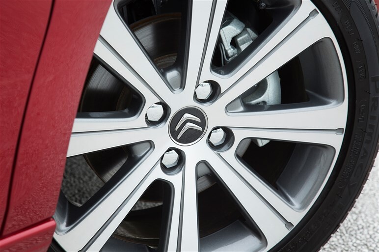 パワートレーンを一新したシトロエンC4。最激戦区でみせる味とは？