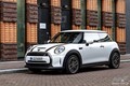 ポーラーホワイトを纏ったMINIクーパーSEの特別仕様車「レゾリュート・エディション」に「ナヌーク・ホワイト」が登場！