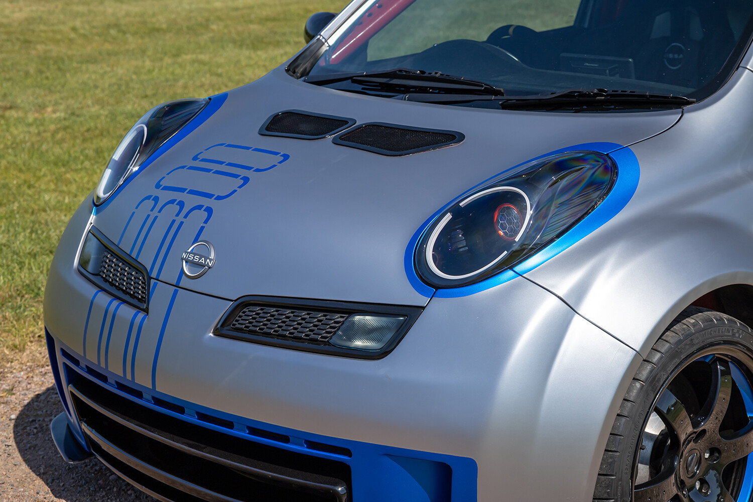 いまの日産にはこういうのが必要なんだよ！　3.5リッターV6搭載の怪物マーチがイギリスで復活