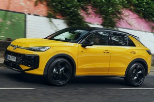 主張増した新型　フォルクスワーゲン Tロック 1.5 eTSI　成長実感の走り　EA888の「R」も