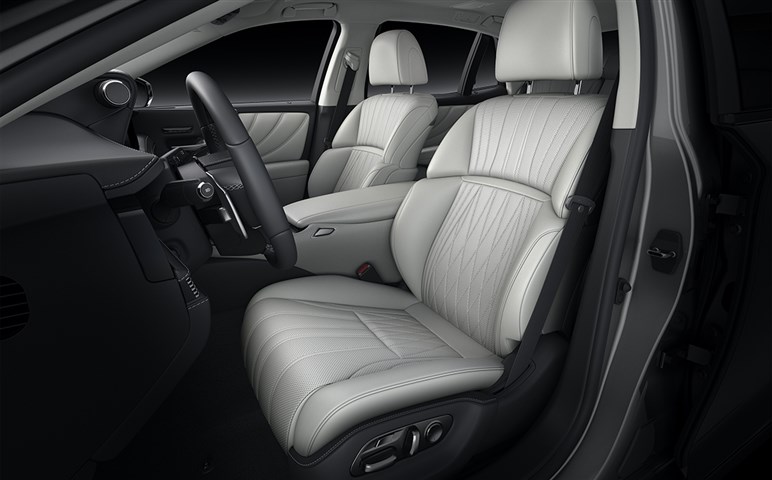 【直前】レクサス新型「ES」の最終デザインはコレ！ “フラッグシップ化”で「LS」は終焉か…4月23日正式公開