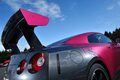 「夫婦で楽しむR35GT-Rカスタムライフ」鮮やかなピンクのラッピングがインパクト抜群！【W-Option JAMBOREE】