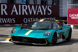 アストンマーティン新型「ヴァルハラ」をF1の聖地モナコ・モンテカルロ市街地コースでF・アロンソが 世界初公開走行！