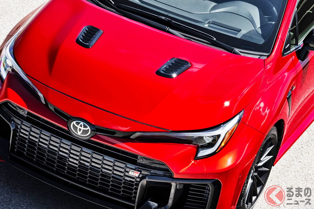 約719万円！ トヨタ「“新”GRカローラ」発表！ 1.6リッターで「300馬力超え」超パワフルエンジン×ボディ剛性「ガッチガチの強化」！ 上質内装も採用の「26年モデル」米で登場