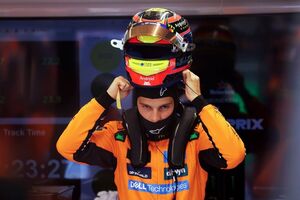負傷者が出ていた可能性もあったと断罪！　F1オランダGP、ピアストリとラッセルのピットレーン”あわや接触”事故でマクラーレンに罰金