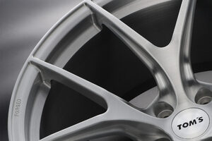 TOM＆#039;S、「アルミニウム削り出し鍛造製法」採用のプレミアムホイールを新発売。豊富なサイズバリエーションで多車種に対応