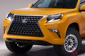 「高級本格SUV」に鮮烈マットイエロー採用!? “ハンモック泊”できるレクサス版「プラド」がスゴい！ 米でお披露目
