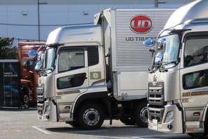 トラック業界が技術と根性をあわせもつ「自衛官」に熱視線！　ドライバー獲得を狙い「大型トラック体験＆説明会」が開催