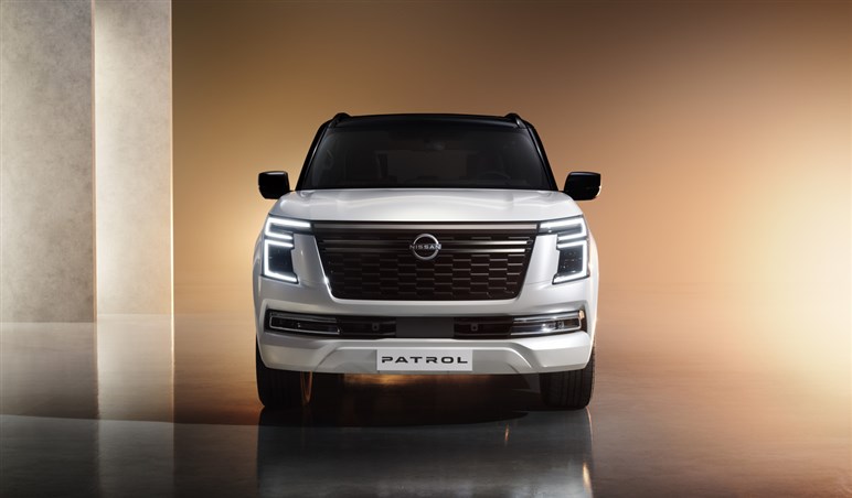 ランクルよりデカくてハイパワーで低価格。“サファリ”こと日産「パトロール」新型公開も、日本導入ナシの残念感