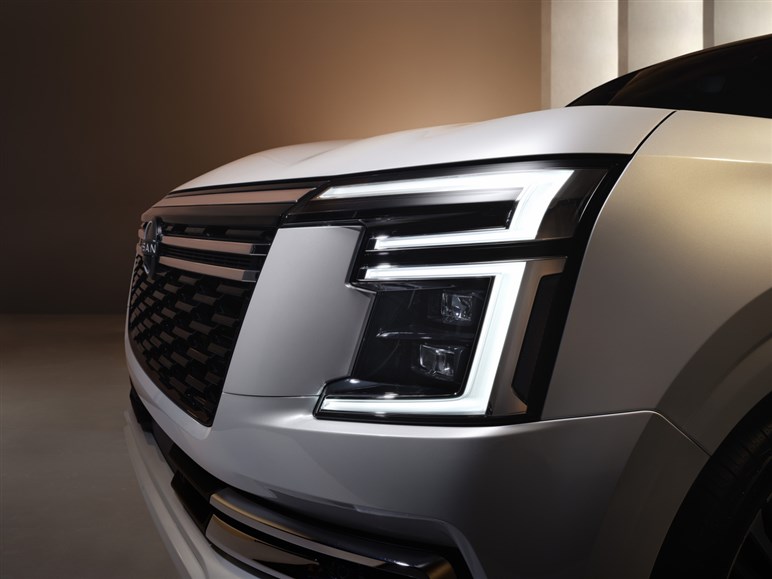 ランクルよりデカくてハイパワーで低価格。“サファリ”こと日産「パトロール」新型公開も、日本導入ナシの残念感